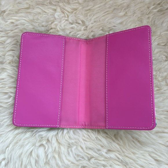 Lilly Pulitzer passport cover - Picture 2 of 4